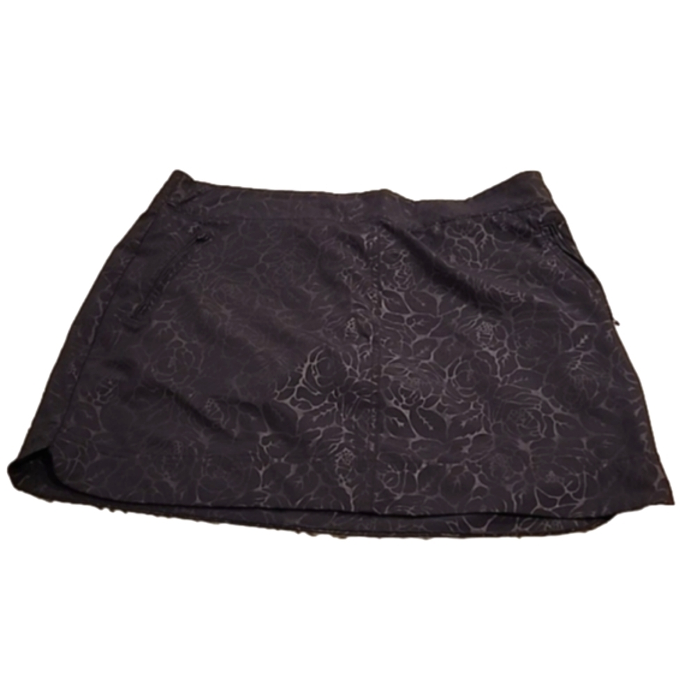 Orvis womans large black embossed travel skort